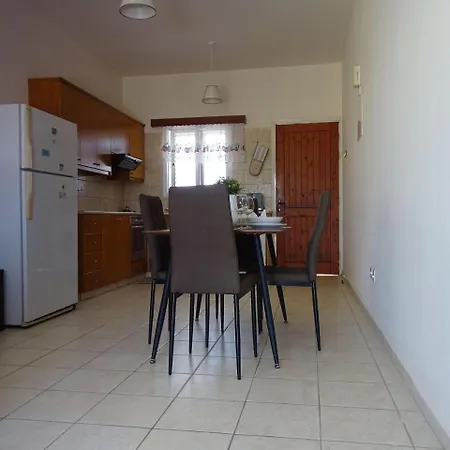Lejlighed Ammos-beach-pervolia-appartment-fuer-5-personen-120-meter-zum-strand