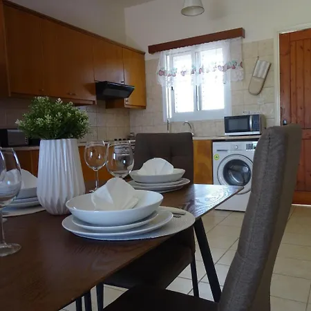 Lejlighed Ammos-beach-pervolia-appartment-fuer-5-personen-120-meter-zum-strand *